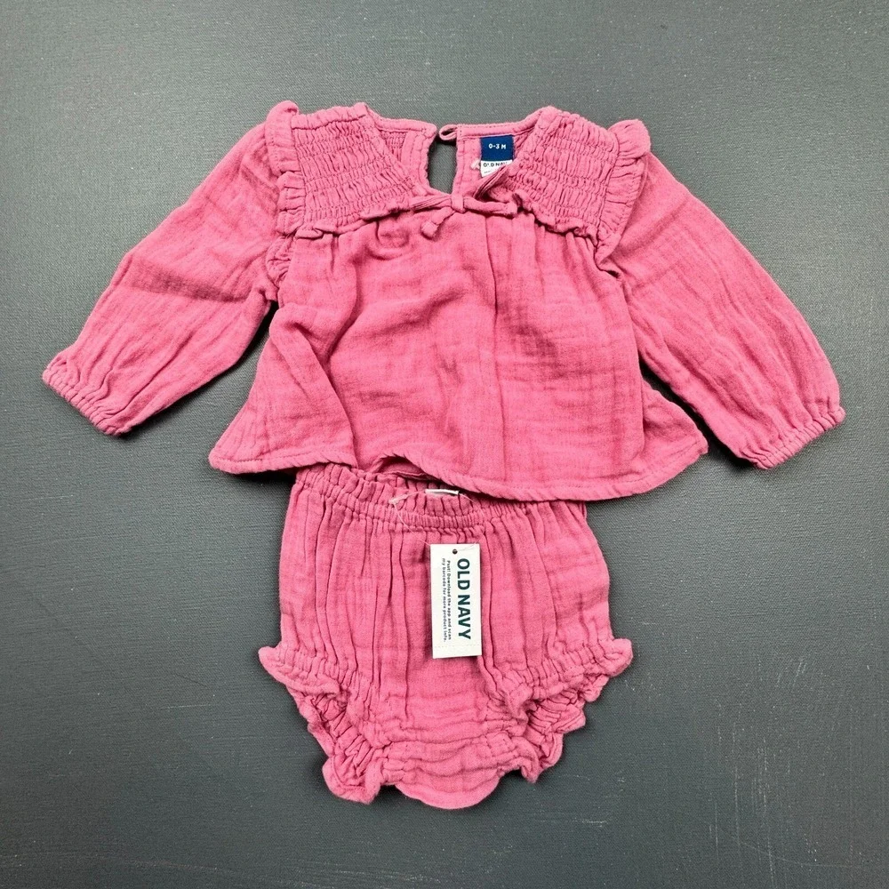 Old Navy Baby Girls Size 0-3M Pink Smocked Top Bloomers 2-Piece Outfit Set NWT